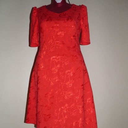Raudona suknelė 2011 metai