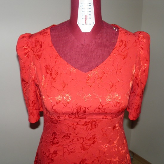 Raudona suknelė 2011 metai